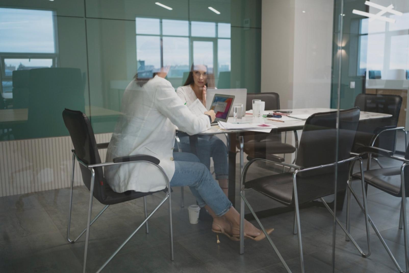 Professionelle Maniküre-Techniken in der Praxis